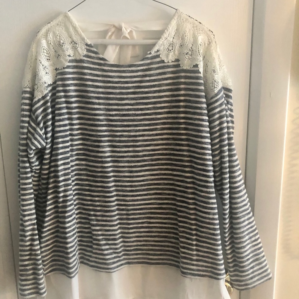 Ladies top with lace trim